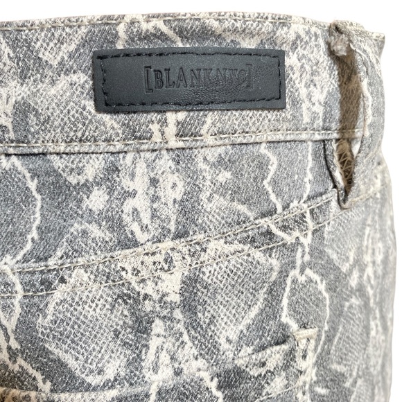 BLANKNYC The Reade Crop in Snake Print, size 26 - Picture 9 of 16